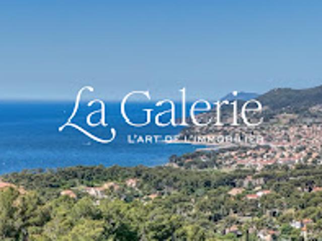 Villa avec piscine et terrasse