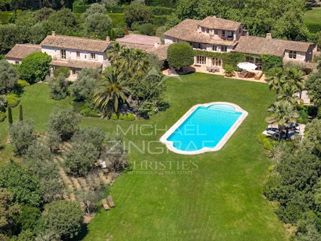 Villa avec piscine et terrasse