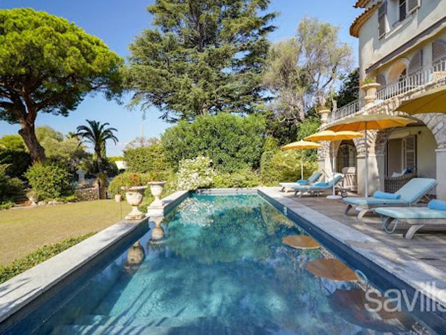 Villa avec piscine et terrasse