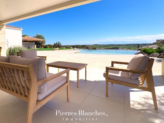 Villa avec piscine et jardin