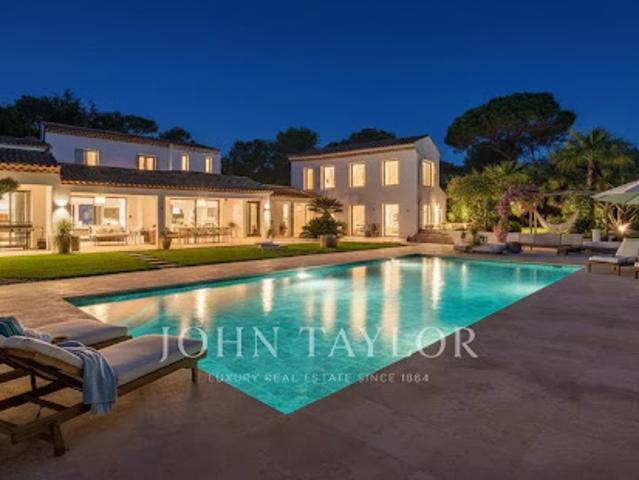 Villa avec piscine et terrasse