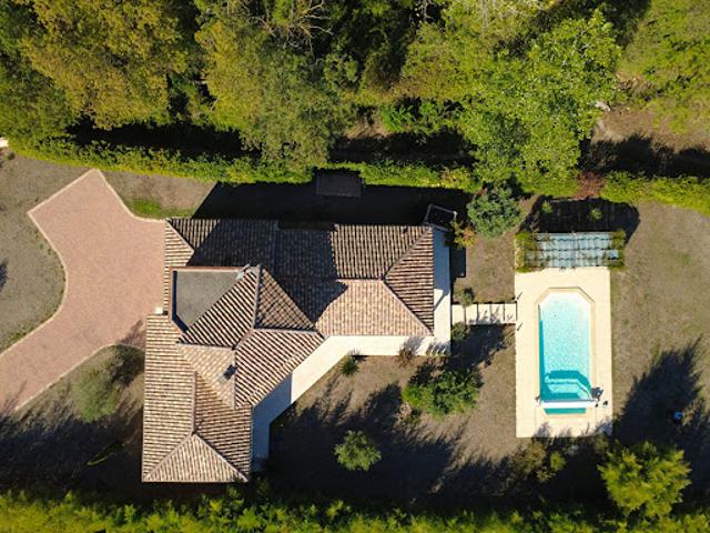 Villa avec piscine et terrasse