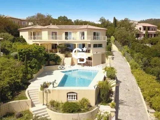 Villa avec piscine et terrasse vue mer 330m² Les Issambres