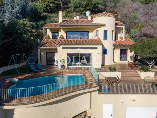Villa avec piscine et une vue panoramique sur la baie de Cannes