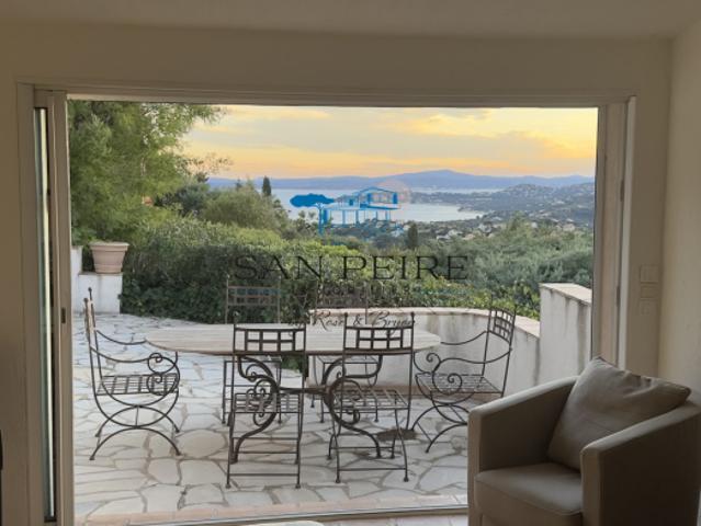 Villa avec piscine et vue mer