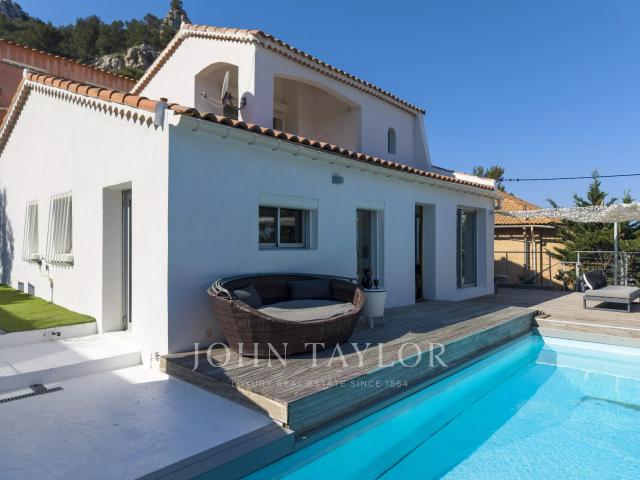 Villa avec piscine et vue mer aux portes des Calanques