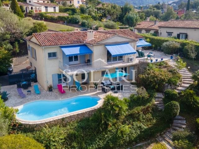 Villa avec piscine et vue golf