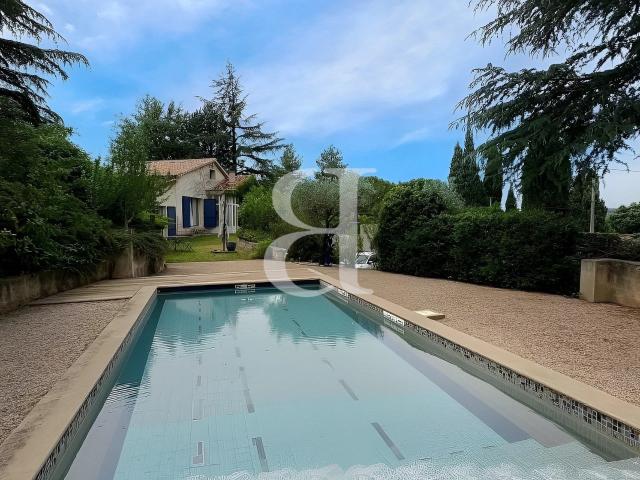 Villa avec piscine et vue sur la château à vendre à Vaison l. 144m² Vaison la Romaine