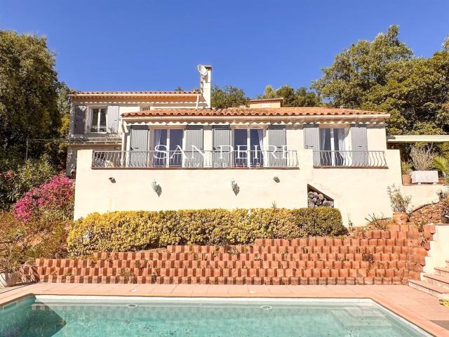 Villa avec piscine et vue sur les collines 124m² Les Issambres