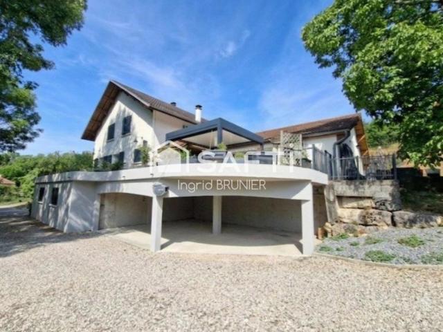 Villa avec piscine intérieure