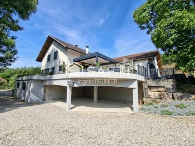 Villa avec piscine intérieure