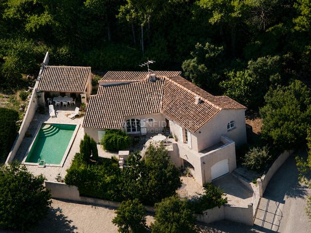 Villa avec piscine sur les hauteurs de NOVES 9 km de Saint Rémy de Provence