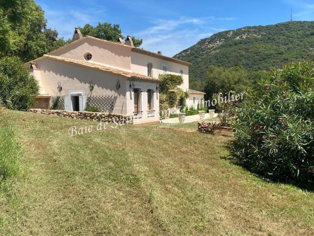 Villa avec piscine sur plus d'un hectare à 4km de la mer 260m² Grimaud