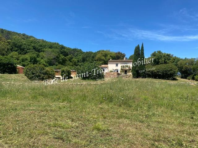 Villa avec piscine sur plus d'un hectare à 4km de la mer 260m² Le Plan de la Tour