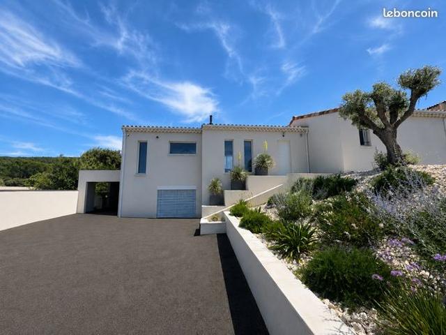 Villa avec piscine • Terrain 1 800 m² à SAINT MONTAN