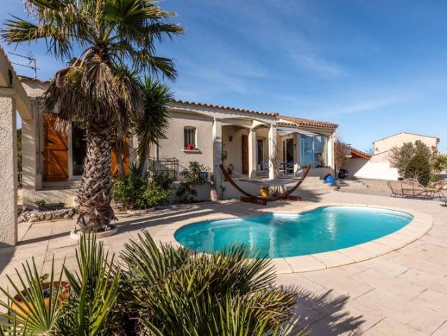 Villa avec piscine, vue dégagée sur les étangs et la mer, à Fitou