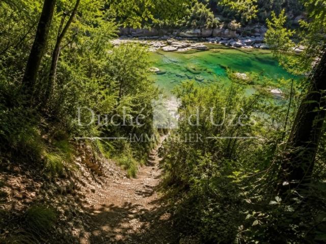 VILLA AVEC PLAGE PRIVÉE SUR LE GARDON !