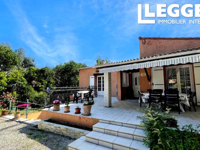 villa avec studio piscine et jolie jardin