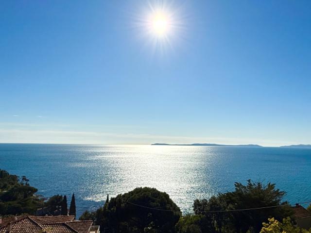 VILLA AVEC SPLENDIDE VUE MER ET PISCINE