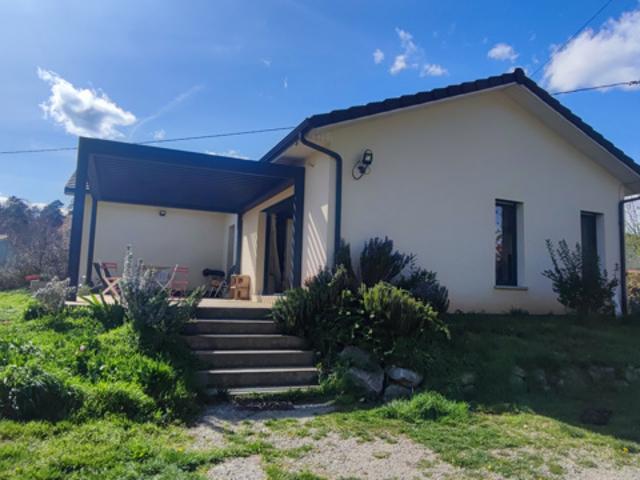 Villa avec terrain proche du village