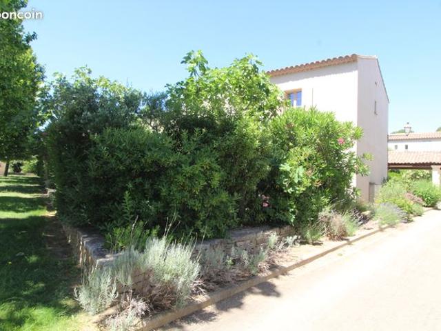 Villa avec terrasse dans un villae tous commerces proche de NARBONNE