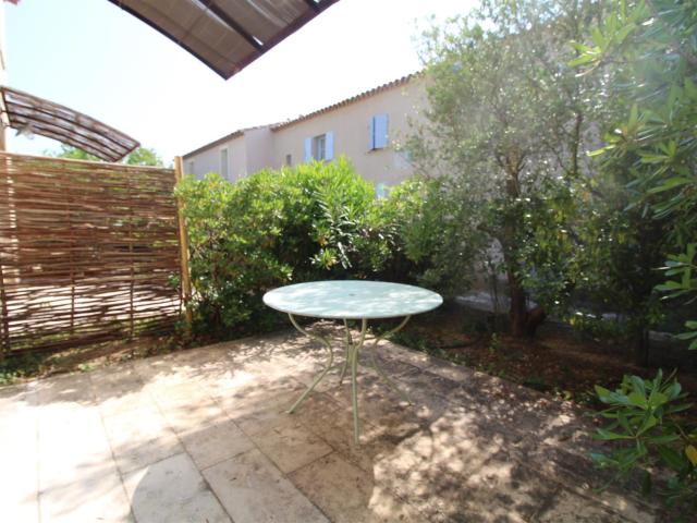 Villa avec terrasse en parfait état, comprenant 2 suites. Vi. 0m² Saint Laurent de la Cabrerisse