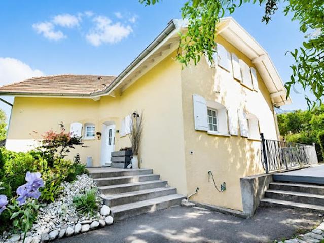 Villa avec terrasse