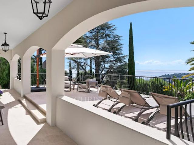 Villa avec terrasse