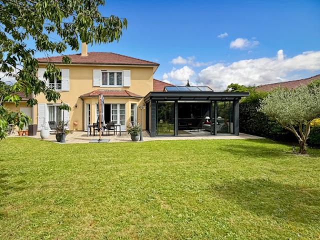 Villa avec terrasse