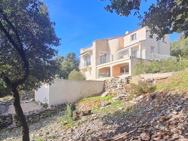 Villa avec terrasse