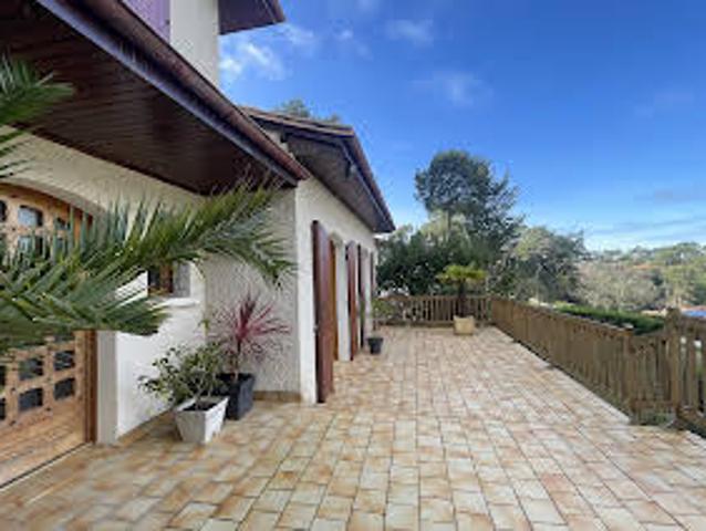 Villa avec terrasse