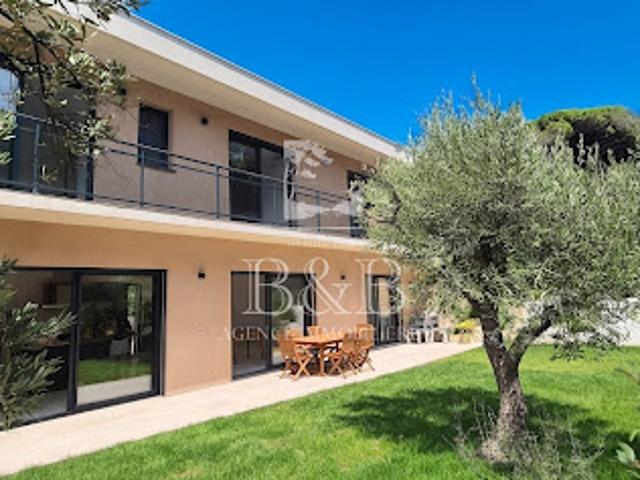 Villa avec terrasse