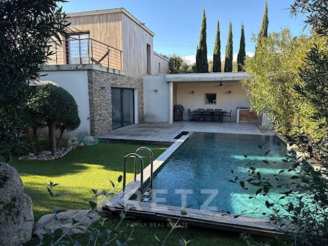 Villa avec terrasse