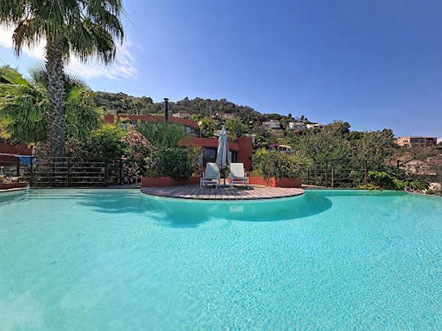 Villa avec terrasse