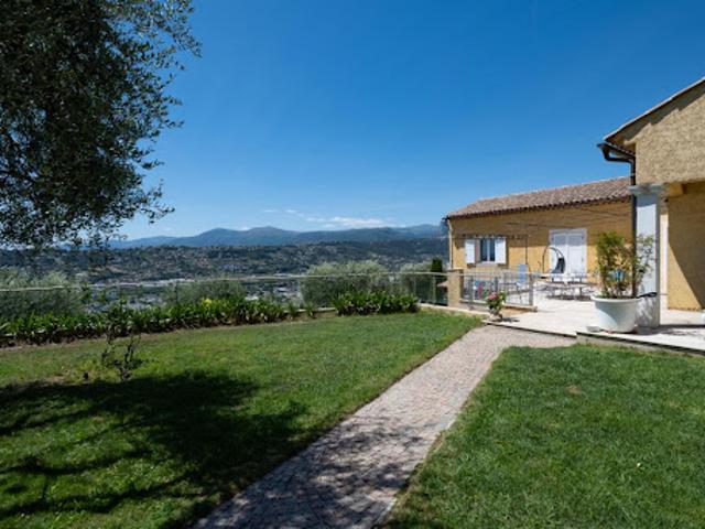 Villa avec terrasse