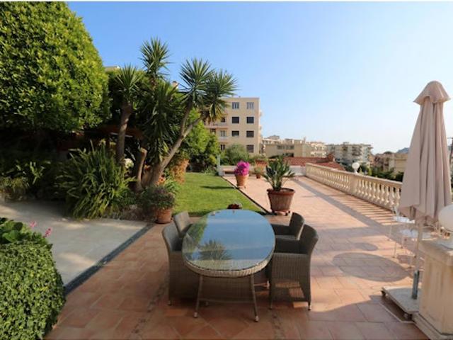 Villa avec terrasse