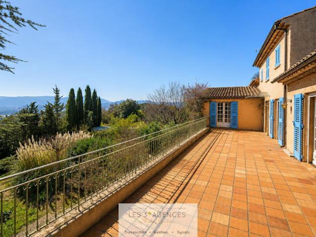 Villa avec terrasse