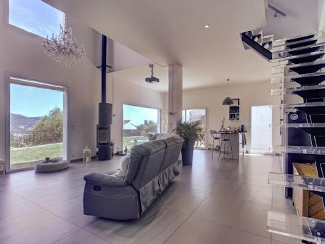 Villa avec terrasse