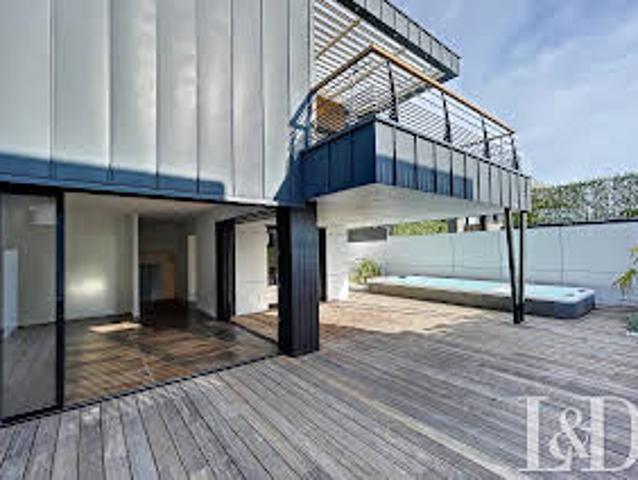 Villa avec terrasse