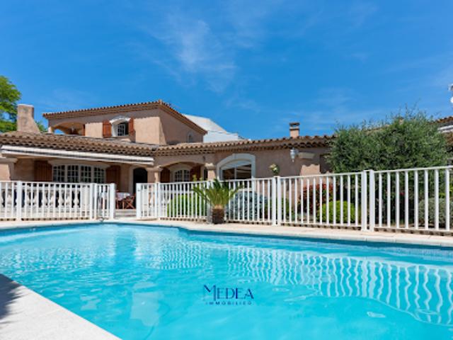 Villa avec terrasse