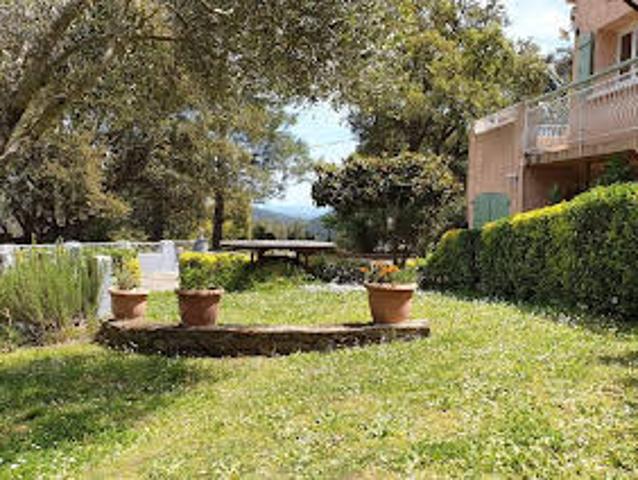 Villa avec jardin et terrasse