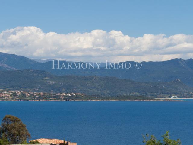 Villa avec une très belle double vue mer. 200m² Sagone