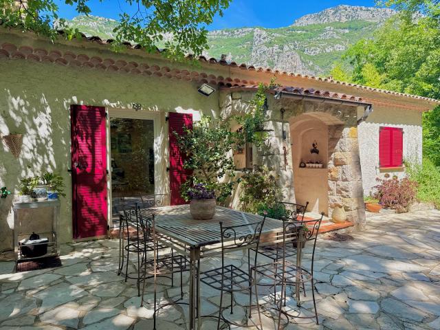 Villa avec vue avec piscine, pool house et vue magnifique sur les Gorges du Loup