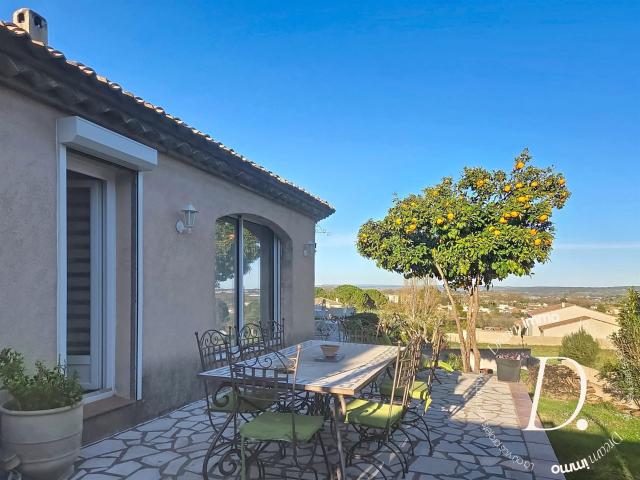 Villa avec vue dégagée, calme absolu et fort potentiel 105m² Tourbes