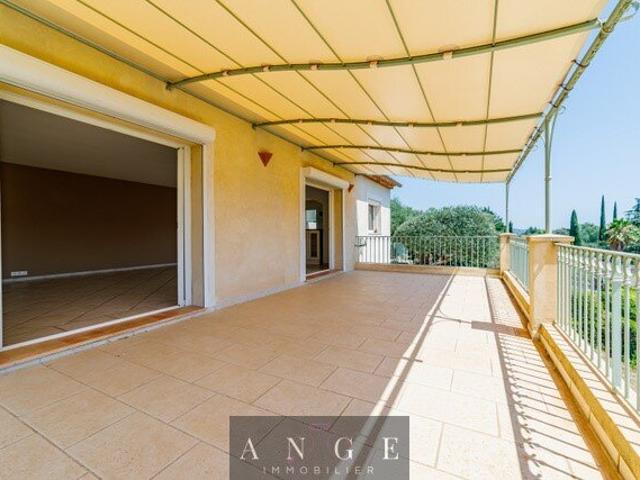 Villa avec vue garage et piscine Sollies toucas