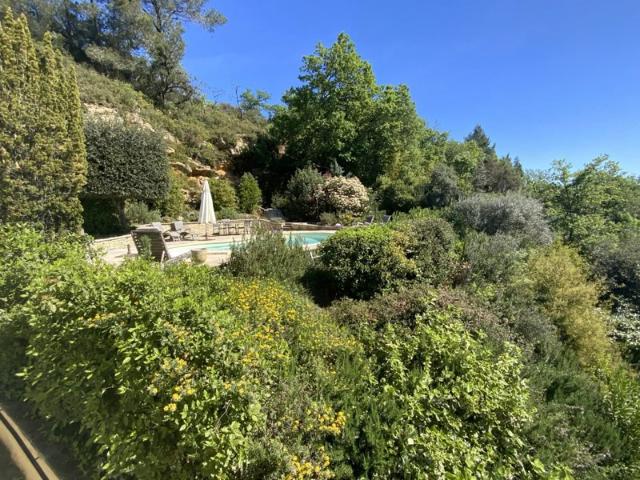 Villa avec vue imprenable à seulement 6 km d'Uzès