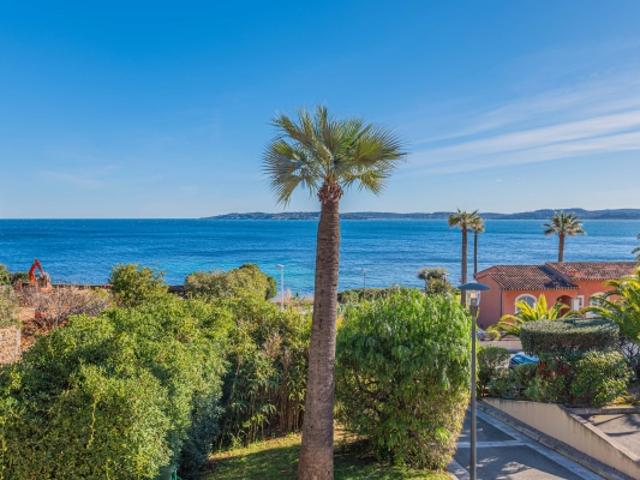 SAINTE MAXIME VILLA AVEC VUE MER A PIEDS DE LA PLAGE