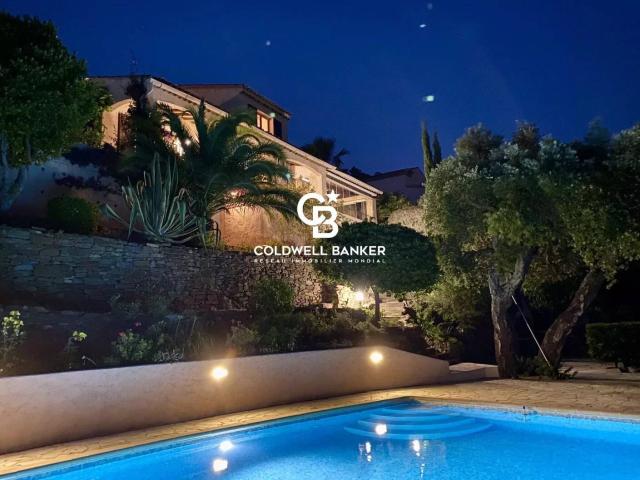 Villa avec vue mer, beaux volumes et fort potentiel