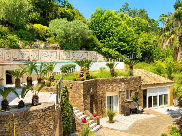 Villa avec vue mer et collines 356m² Gassin