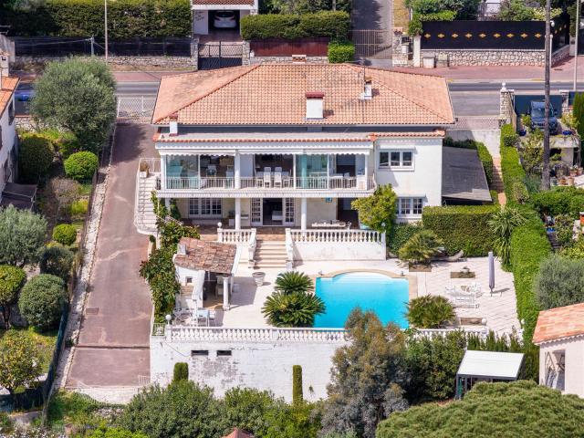 Villa avec vue mer et fort potentiel 320m² Cannes